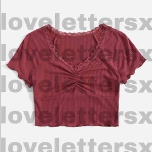 SHEIN Redwood Lettuce Trim Lace Tee 1XL (US 14)
Conditions: Wore once !